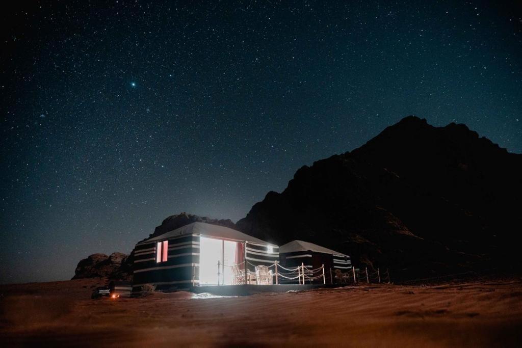 Wadi Rum Sky Tours & Camp Exteriér fotografie